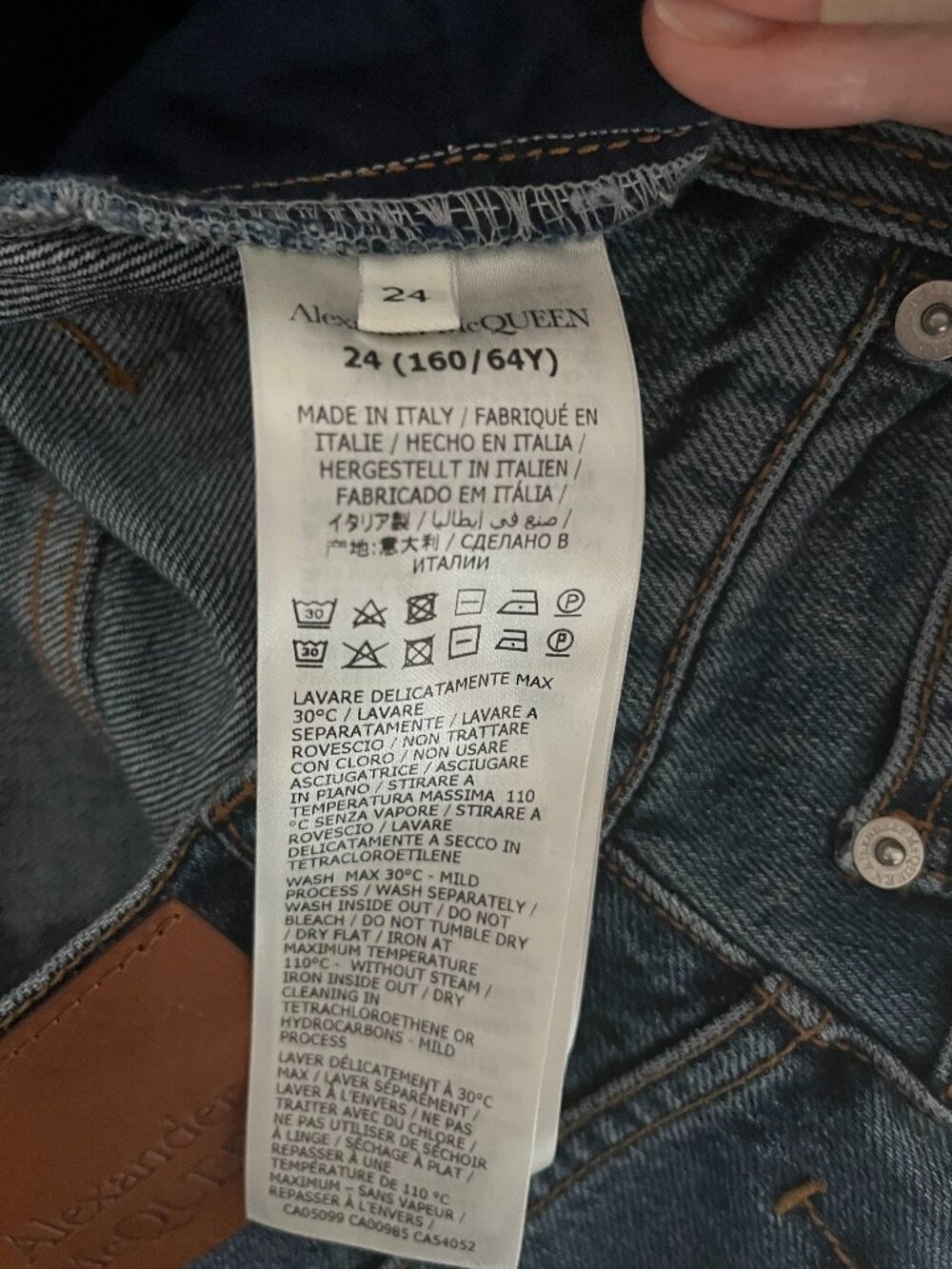 Alexander McQueen High Rise Tapered Straight Jeans Med Wash S23 Size 24 NWT $790 - Picture 8 of 16